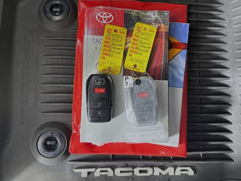 Certified 2025 Toyota Tacoma SR image 31