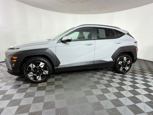 Used 2025 Hyundai Kona SEL FWD image 2