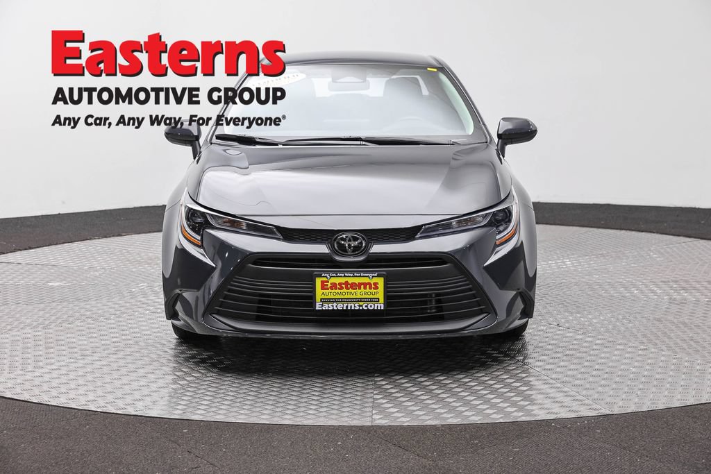 Used 2025 Toyota Corolla LE FWD image 3