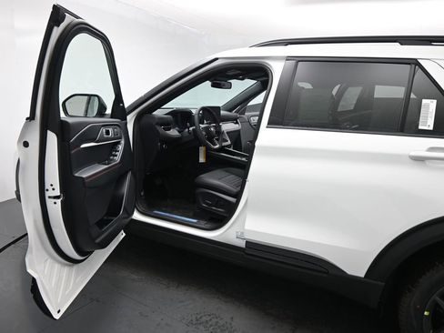 New 2026 Ford Explorer ST-Line image 8