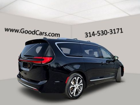 Used 2024 Chrysler Pacifica Pinnacle image 2