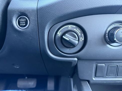 Used 2023 Nissan Frontier SV AWD/4WD image 23