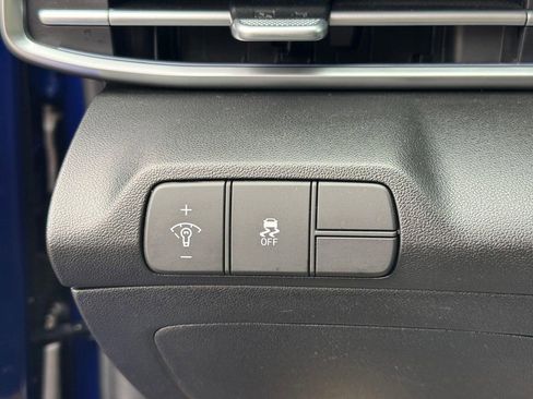 Used 2025 Hyundai Elantra Limited image 21