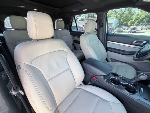 Used 2018 Ford Explorer XLT w/ Equipment Group 202A FWD image 26
