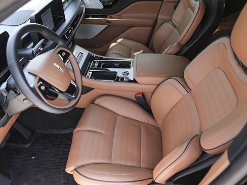 Used 2025 Lincoln Aviator Black Label image 11