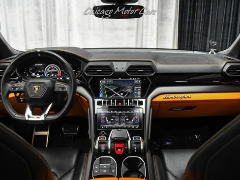 Used 2021 Lamborghini Urus AWD/4WD image 22