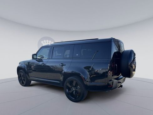 Used 2024 Land Rover Defender 130 X-Dynamic SE image 4