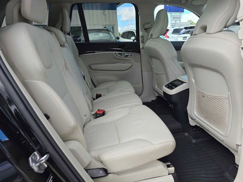 Used 2019 Volvo XC90 T5 Momentum FWD image 12