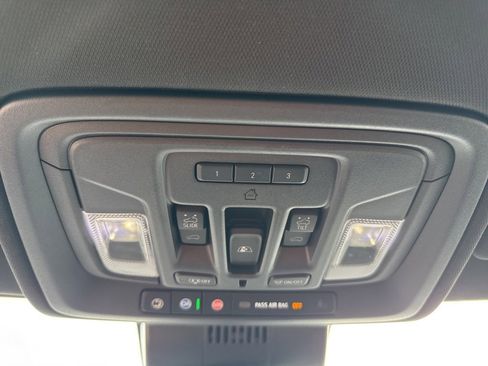 Used 2022 Chevrolet Silverado 1500 ZR2 w/ Technology Package image 12