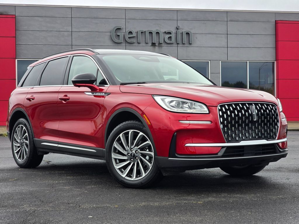 Used 2025 Lincoln Corsair Reserve AWD/4WD image 2