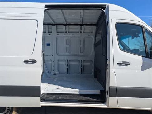 Used 2025 Mercedes-Benz Sprinter 2500 image 17