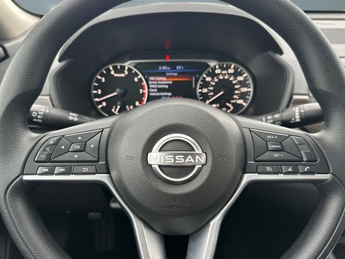 Used 2025 Nissan Altima 2.5 SV image 17