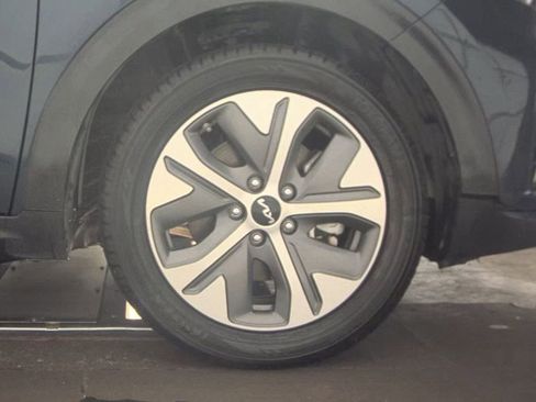 Used 2022 Kia Niro EX w/ Cold Weather Package image 10