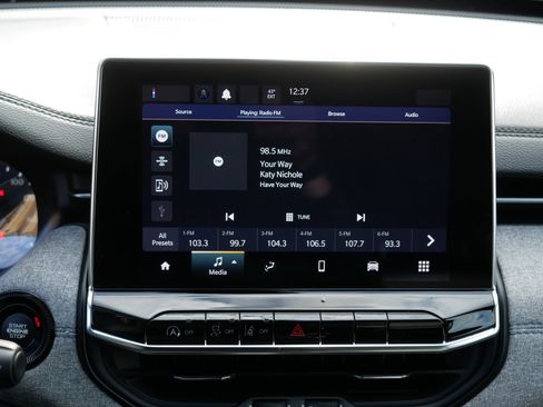 Used 2024 Jeep Compass Latitude image 22