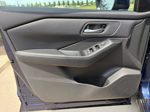 Used 2025 Nissan Rogue SV FWD image 47