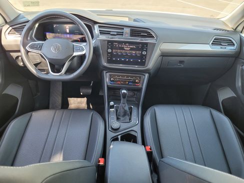 Used 2023 Volkswagen Tiguan SE image 15