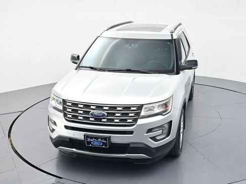 Used 2017 Ford Explorer XLT w/ Equipment Group 202A AWD/4WD image 38