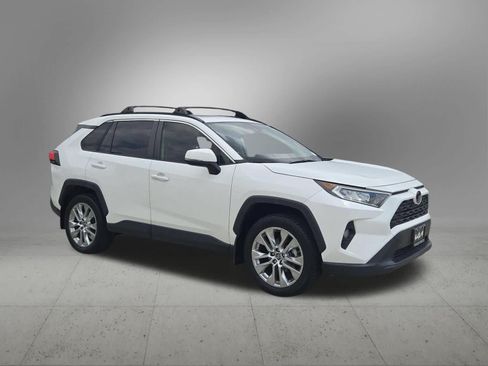 Used 2019 Toyota RAV4 XLE Premium FWD image 8