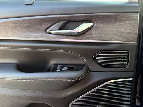 Used 2023 Jeep Grand Cherokee Overland w/ Luxury Tech Group IV image 35