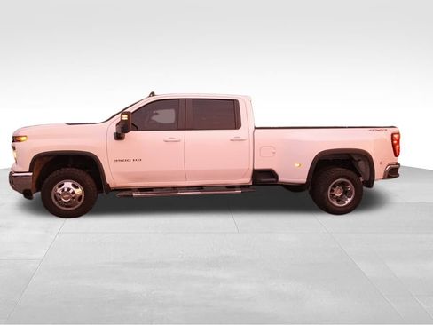 Used 2024 Chevrolet Silverado 3500 LT image 2