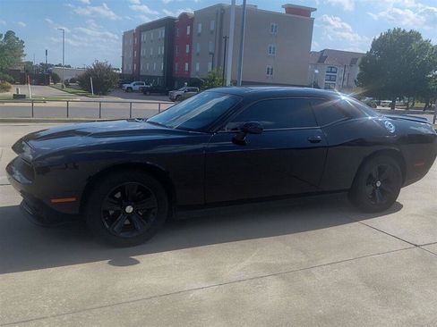 Used 2018 Dodge Challenger SXT RWD image 2