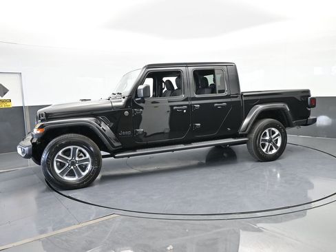 Used 2024 Jeep Gladiator Sport w/ Premium Package image 2