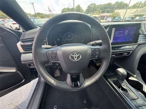 Used 2025 Toyota Camry SE w/ Convenience Package image 15