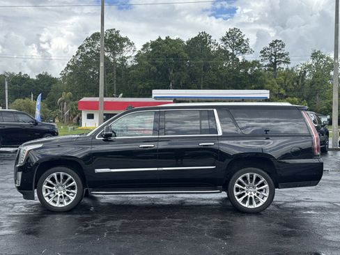 Used 2020 Cadillac Escalade ESV Luxury RWD image 5