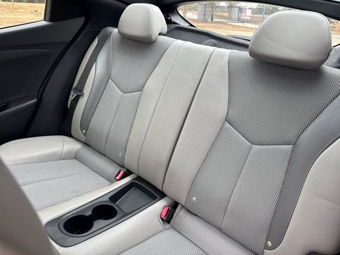 Used 2012 Hyundai Veloster w/ Style Pkg image 16