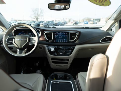 Used 2020 Chrysler Pacifica Limited w/ Advanced Safetytec Group image 20