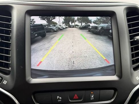Used 2021 Jeep Cherokee Latitude Lux w/ Sun & Sound Group FWD image 26