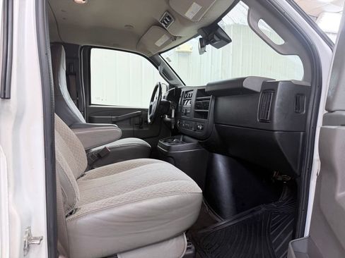 Used 2020 Chevrolet Express 3500 LT w/ LT Preferred Equipment Group RWD image 21