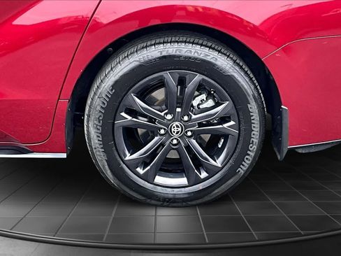 Used 2024 Toyota Sienna XSE image 36