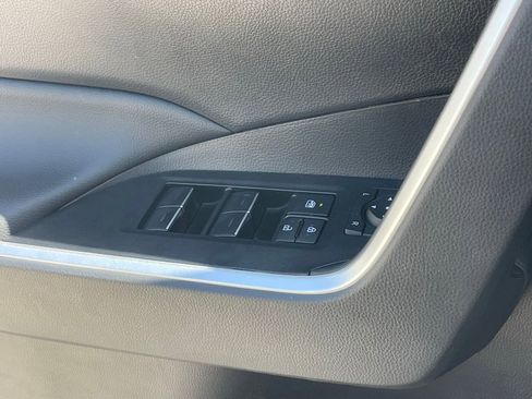 Used 2025 Toyota RAV4 XLE image 7