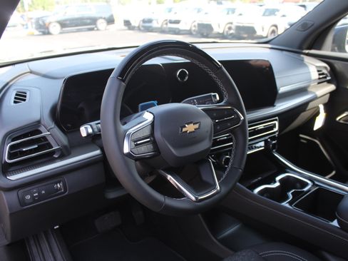 New 2027 Chevrolet Traverse LT w/ Enhanced Driving Package FWD image 11