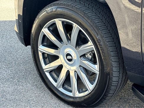 Used 2024 Cadillac Escalade ESV Premium Luxury Platinum image 19