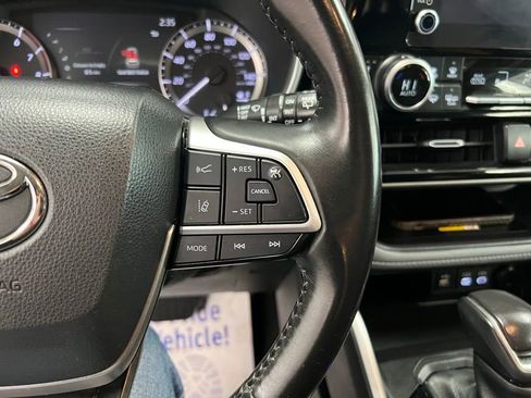 Used 2023 Toyota Highlander XLE AWD/4WD image 21