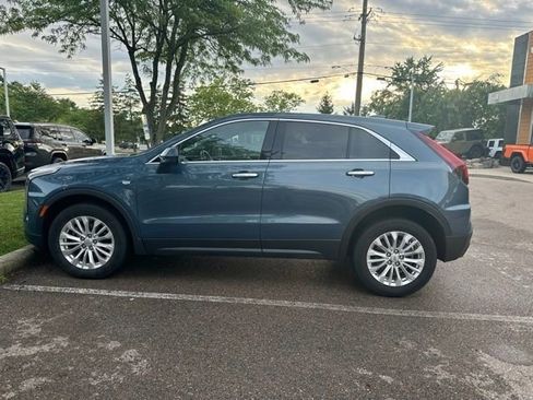 Used 2024 Cadillac XT4 Luxury w/ Cold Weather Package FWD image 6