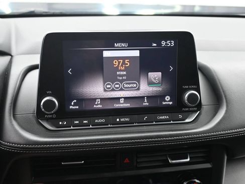Used 2024 Nissan Rogue SV FWD image 16