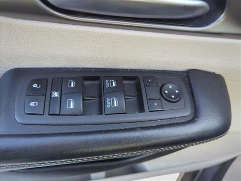 Used 2022 Chrysler Pacifica Touring-L image 27