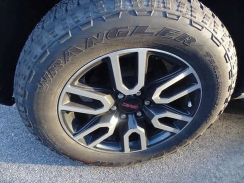 Used 2024 GMC Sierra 1500 AT4 image 21