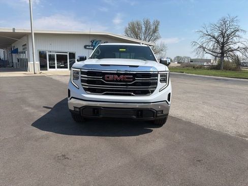 New 2026 GMC Sierra 1500 SLT image 3