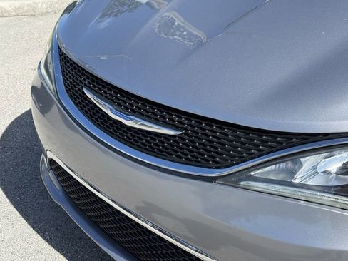 Used 2018 Chrysler Pacifica Limited FWD image 8