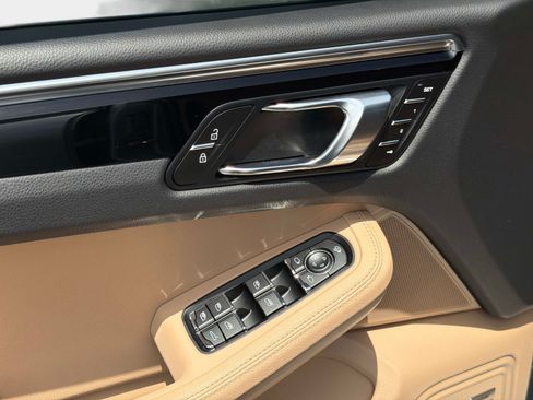 Used 2024 Porsche Macan AWD/4WD image 33