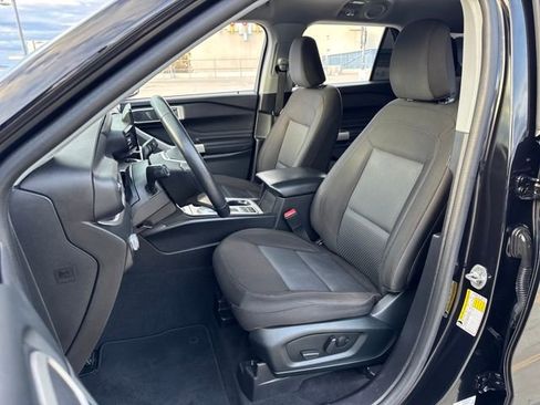 Used 2022 Ford Explorer XLT image 7