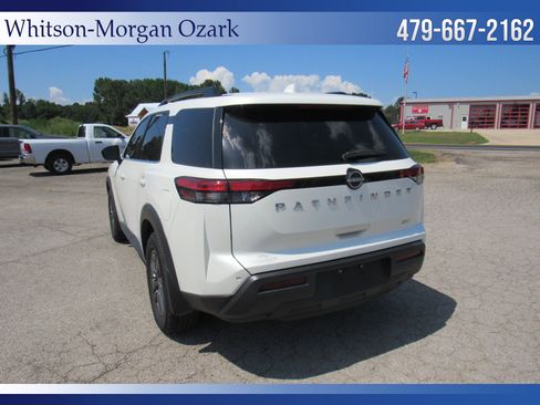 Used 2022 Nissan Pathfinder SV FWD image 11