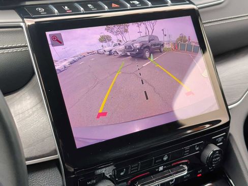 Used 2022 Jeep Grand Cherokee L Limited image 24