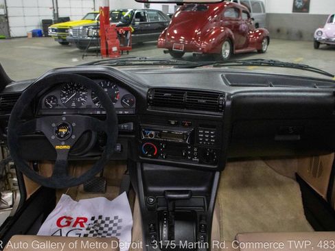 Used 1989 BMW 325i Convertible RWD image 17