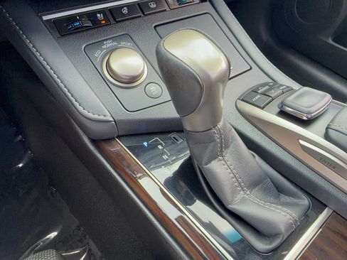 Used 2018 Lexus ES 350 w/ Ultra Luxury Package FWD image 21