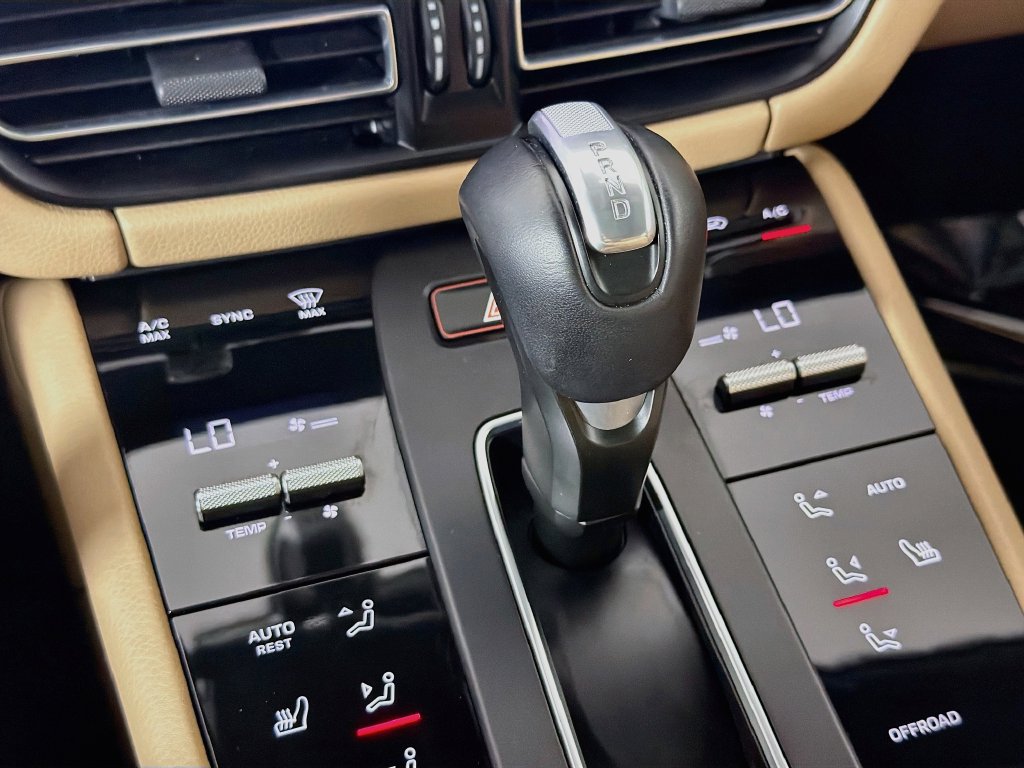 Used 2023 Porsche Macan S AWD/4WD image 16